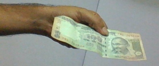 A hundred Rupee note from BESTpedia