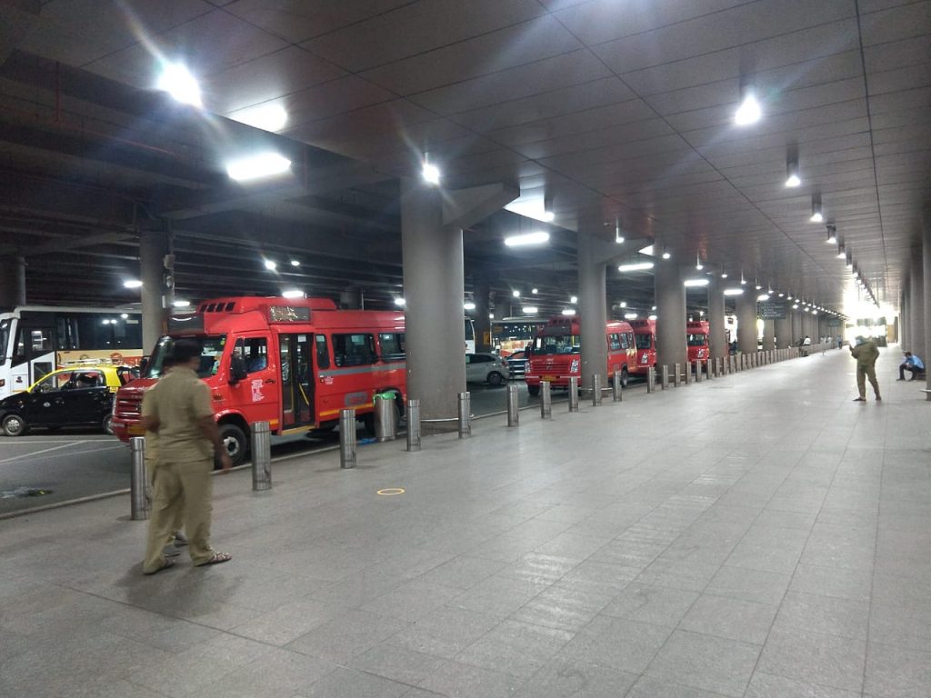 BEST's mini-bus fleet waiting at T2, Chhatrapati Shivaji Maharaj International Airport. Photo by Mahesh Sakhalkar.