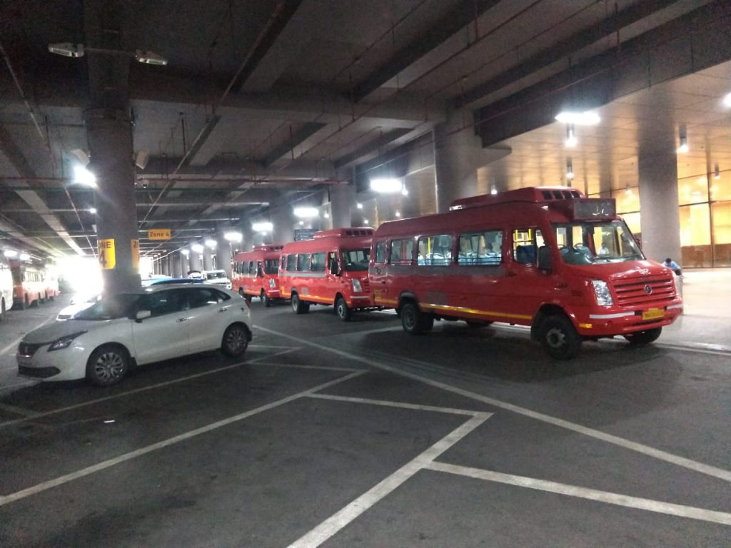 BEST's mini-bus fleet waiting at T2, Chhatrapati Shivaji Maharaj International Airport. Photo by Mahesh Sakhalkar.