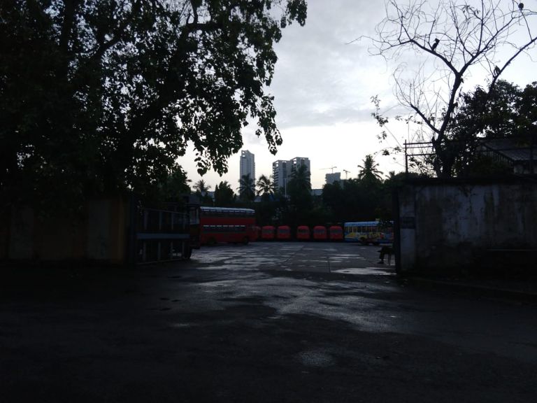 Mini-buses inside Worli Depot (Photo Credit: Mahesh Sakhalkar for BESTpedia)