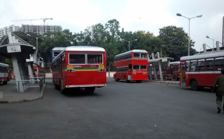 Bandra East Bus Station in 2015 (Srikanth Ramakrishnan)