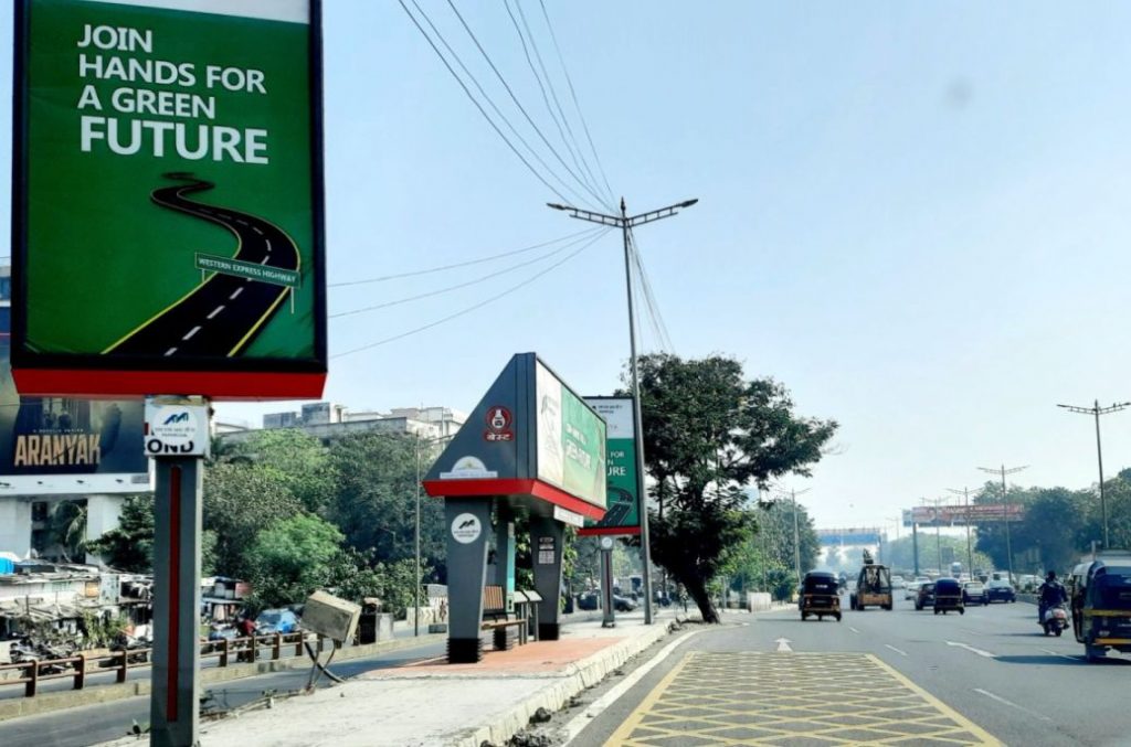 The newly installed MMRDA-BEST bus stop at Vile Parle (Image: Sahilinfra/Twitter)