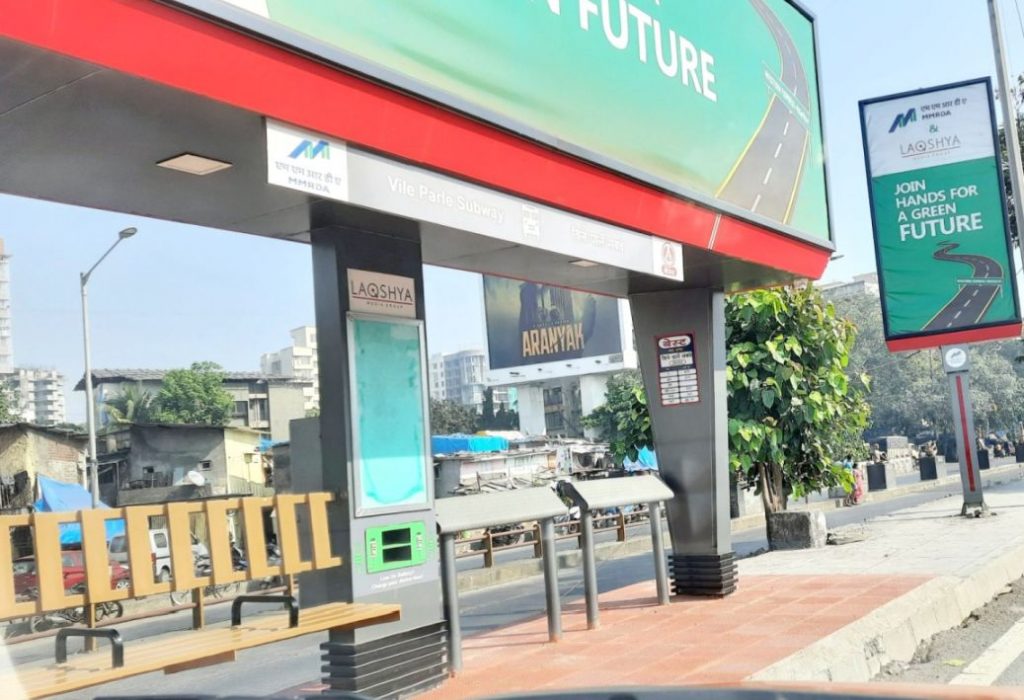 The newly installed MMRDA-BEST bus stop at Vile Parle (Image: Sahilinfra/Twitter)