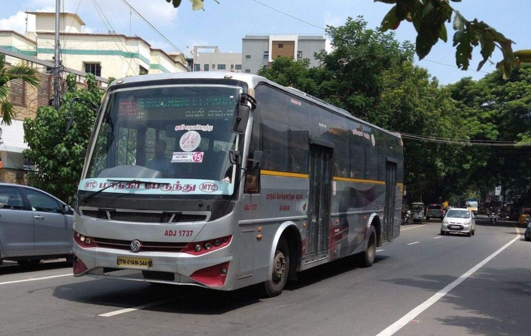 MTC's AC bus belonging to the Adayar depot running route 570S from MGR Koyambedu to Sirucherry IT Park (Srikanth Ramakrishnan/BESTpedia, available on the Wikimedia Commons)