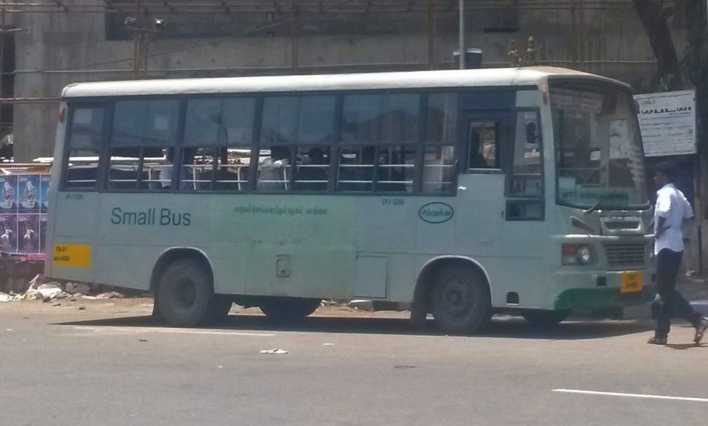 MTC Small bus on Route S35 from Ashok Pillar/Ashok Nagar Metro Station to Defence Colony (Ekkattuthangal). Photo clicked in 2014 by Srikanth Ramakrishnan, available on the Wikimedia Commons.
