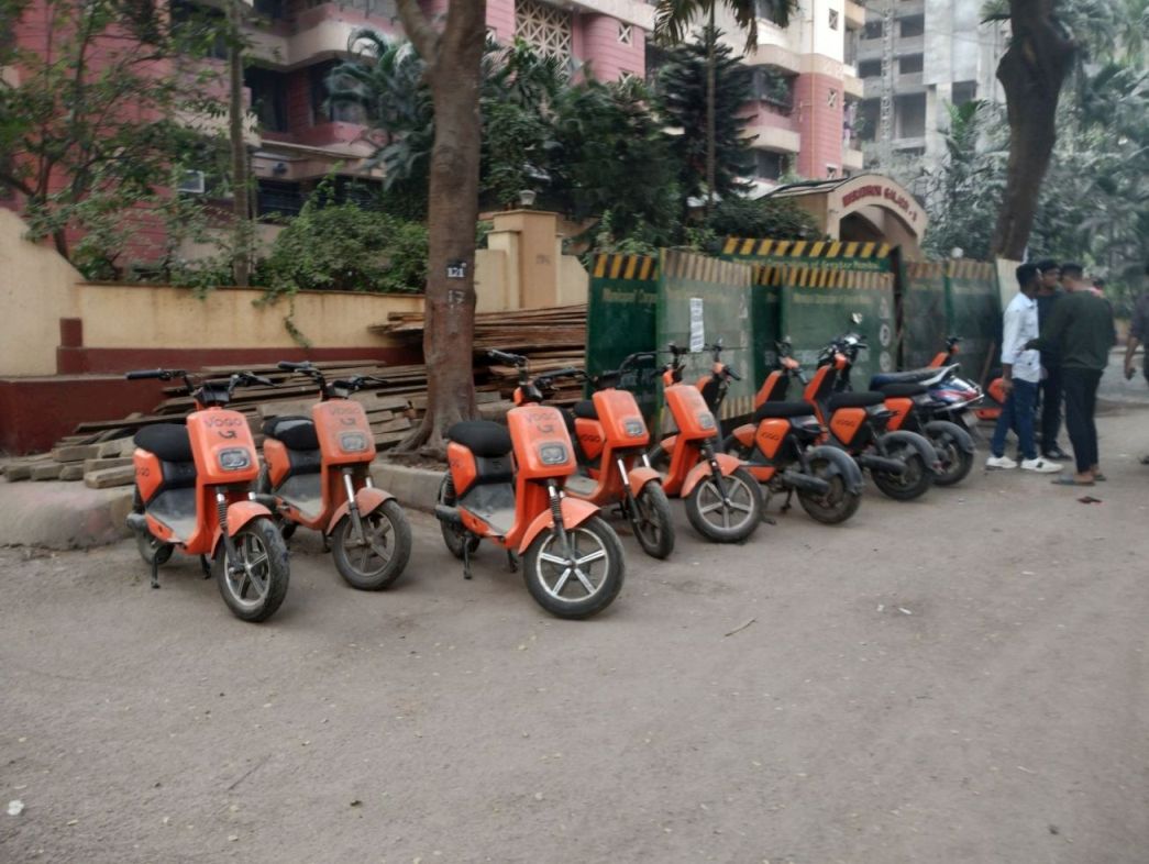 Vogo E-Scooters parked near Duncan Company, Mulund West (Gandharva Purohit for BESTpedia)