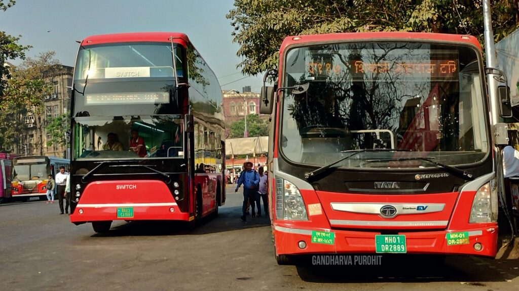 Switch EiV 22 along with a Tata Starbus EV (Photo: Gandharva Purohit for BESTpedia)