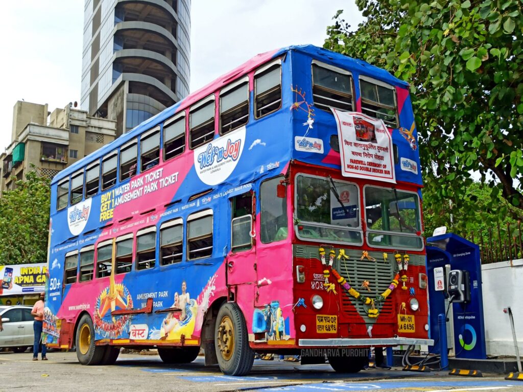 Decorated Double Decker Bus at Nehru Planetarium (Photo: Gandharva Purohit)