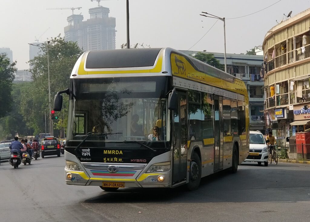 BEST's Tata Starbus Diesel-Electic Hybrid Bus of the Dharavi Depot on Route A-72 at Salvation Church (Karthik nadar/Twitter)